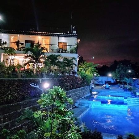 Casa De Robles Tanay Rizal Hotel Exterior foto